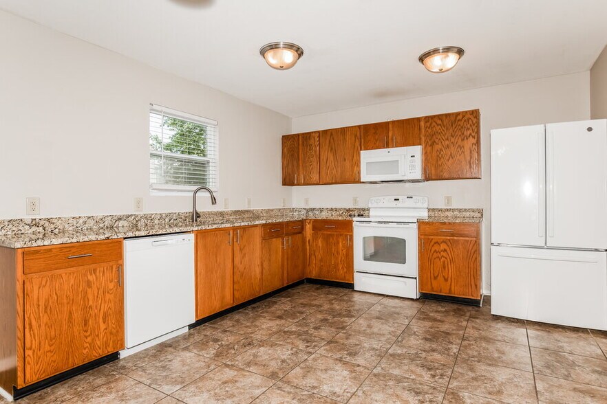 Building Photo - 10926 Spirit Dr