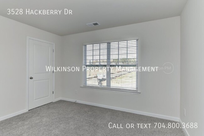 Building Photo - 3528 Hackberry Dr