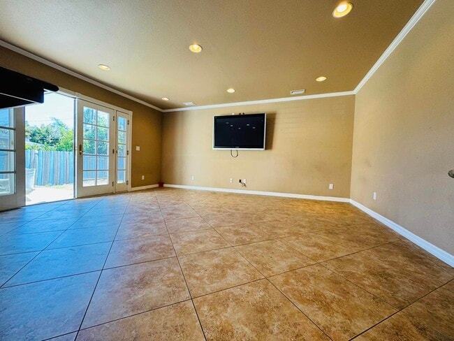Building Photo - 227 N Aladdin Dr