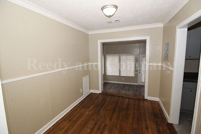 Building Photo - 1023 Waring Rd