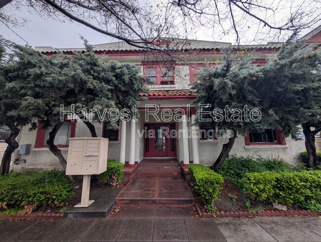Primary Photo - 460 S Sixth St