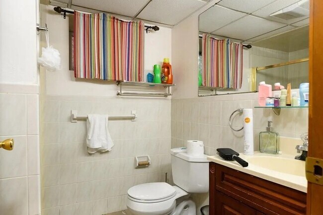 Building Photo - 465 Windsor St