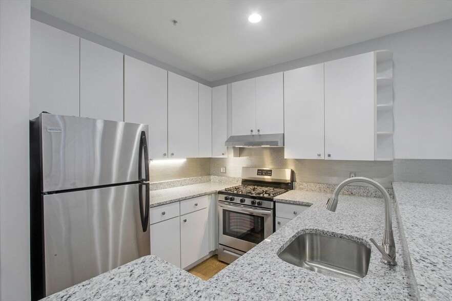 Building Photo - 134 Boylston St