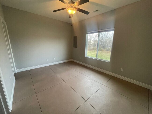 Building Photo - 1417/19/21 N Glancey St