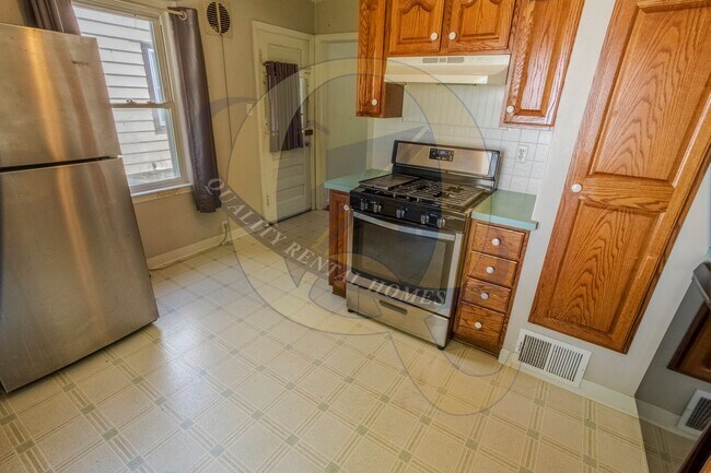 Building Photo - Charming 3-bedroom Cape Cod with a versatile loft and plenty of space to enjoy!