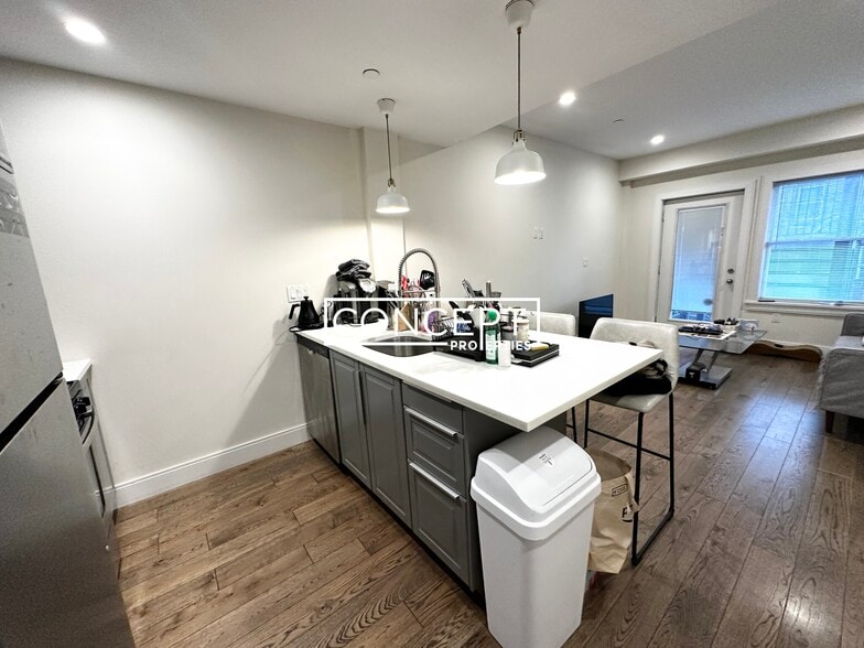 Building Photo - 988 Tremont St