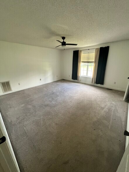 Building Photo - 701 Swadley Rd