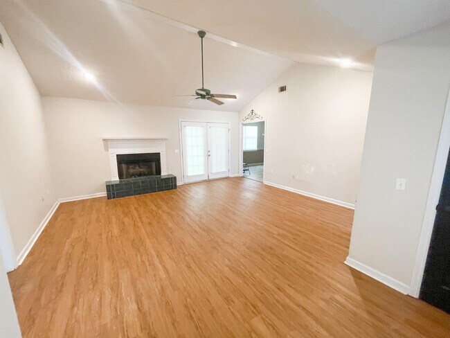 Building Photo - 310 N Cromley Rd