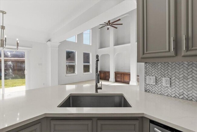 Building Photo - 3/2 Southside over 2000 sqft