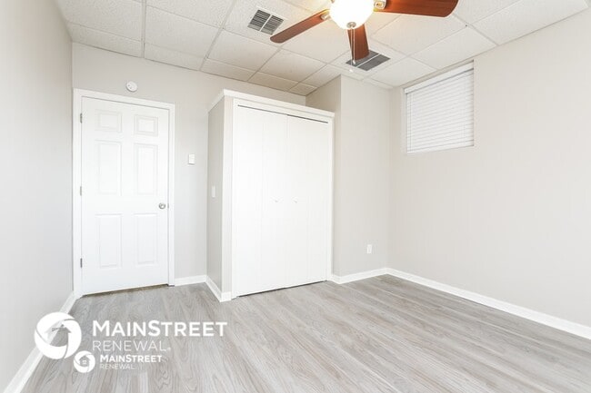 Building Photo - 2120 Rogers Ave