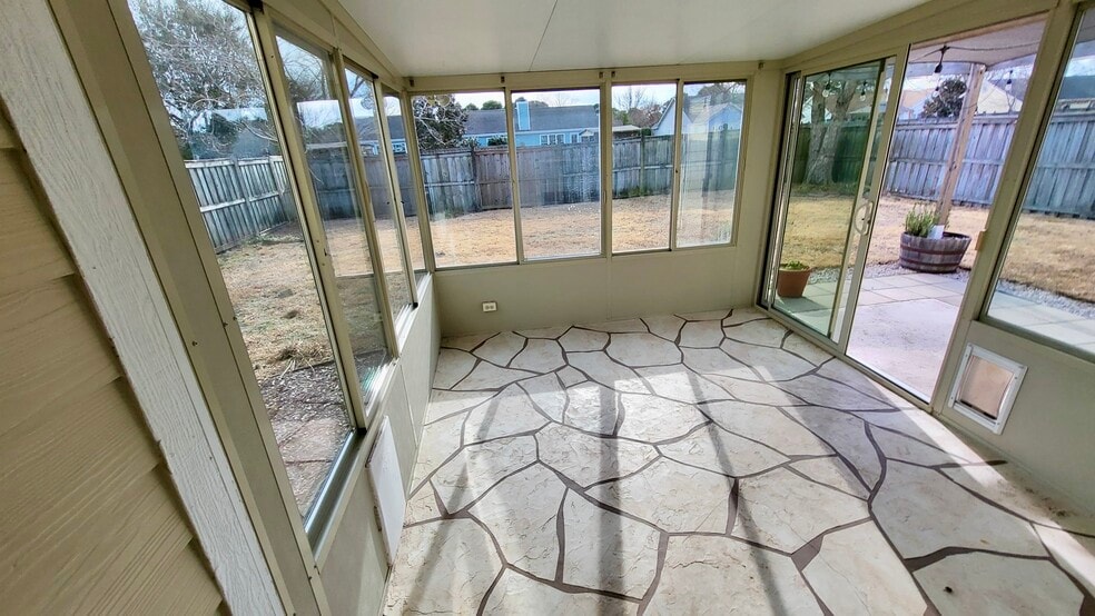 Building Photo - 307 Smallwood Ct