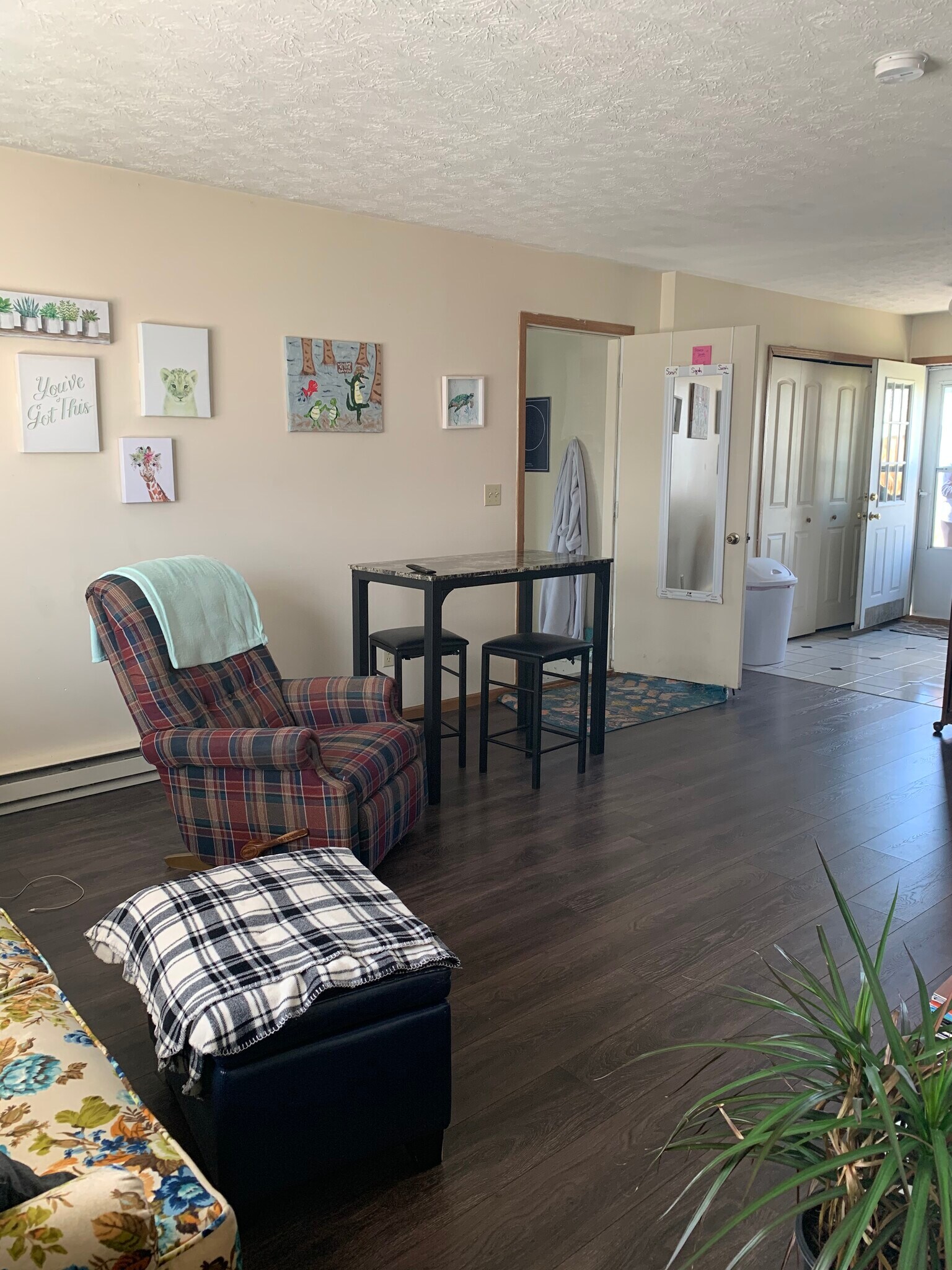 Building Photo - 1584 E Summit St