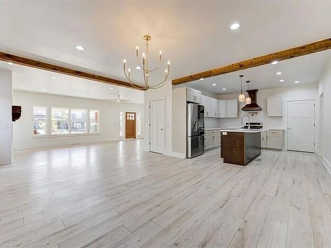 Building Photo - 213 NE 14th St