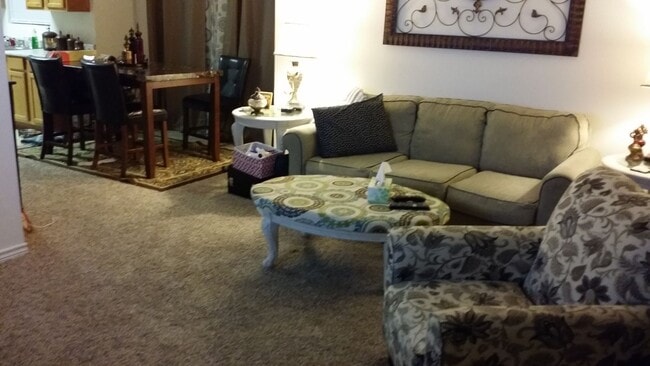 Building Photo - THREE BEDROOMS, THREE BATHS, PRIVACY FENCED BACK YARD, PET FRIENDLY