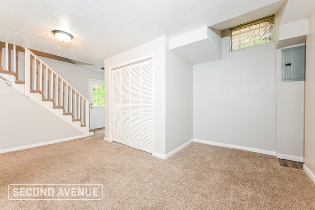 Building Photo - 3107 Elroy Ave