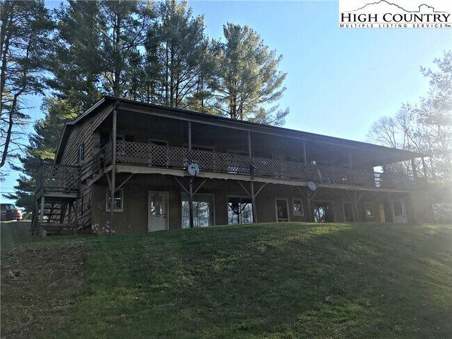 Building Photo - 712 Nikanor Rd