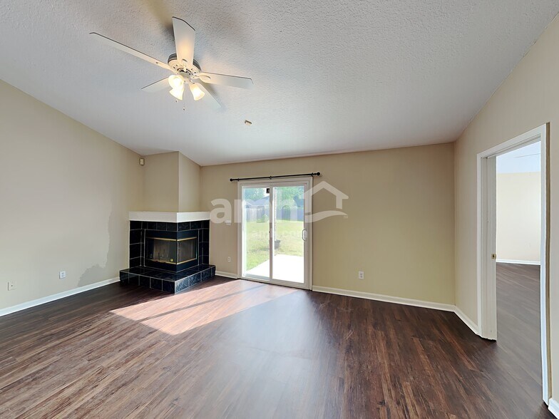 Building Photo - 3206 Chantilly Ct