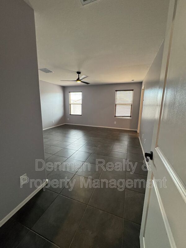 Building Photo - 1633 W Pinkley Ct