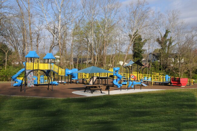 Hunter Park - 708 Lewis Ave