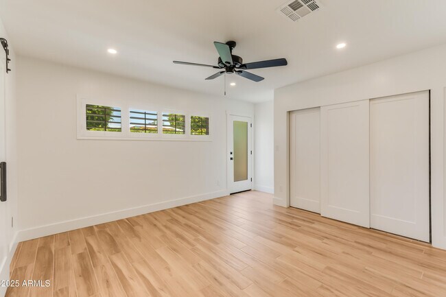 Building Photo - 1028 E Manzanita Dr