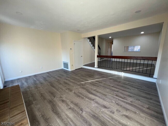 Building Photo - 124 Chelsea Way