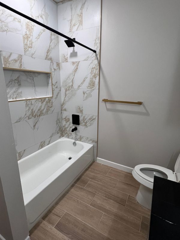 Building Photo - 810 Athol St