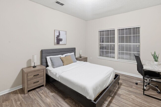 Building Photo - 1701 Wildwood Crossings Dr