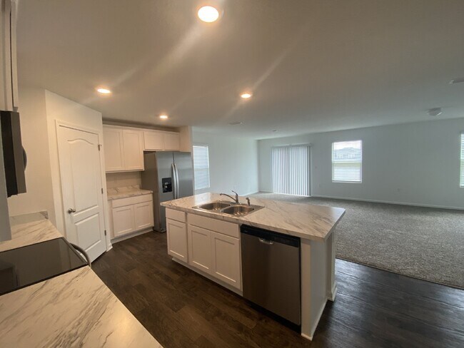 Building Photo - Beautiful 4-Bedroom Home in Cross Creek – Resort-Style Amenities & Convenient Clay County Location!