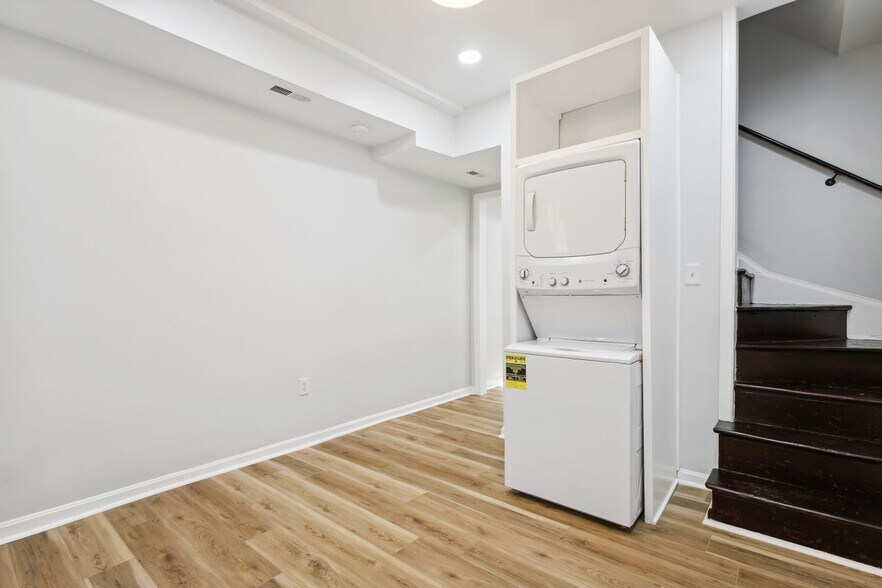 Building Photo - 1110 3rd St NE