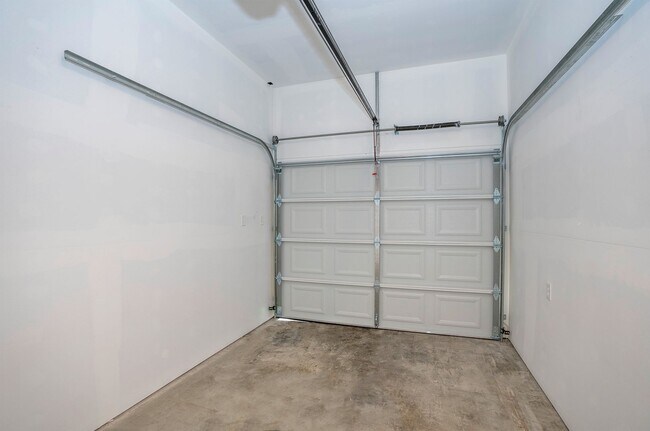 Building Photo - Remodeled 2BR w/ Garage, Fenced Yard & Stainless Steel Appliances