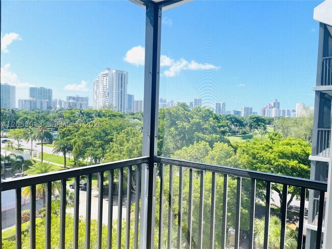 Building Photo - 3301 N Country Club Dr