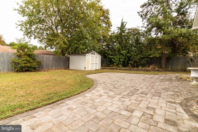 Building Photo - 305 Cherokee Dr