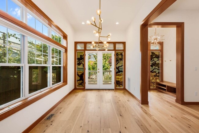 Building Photo - Updated 4 Bedroom North Capitol Hill Craftsman