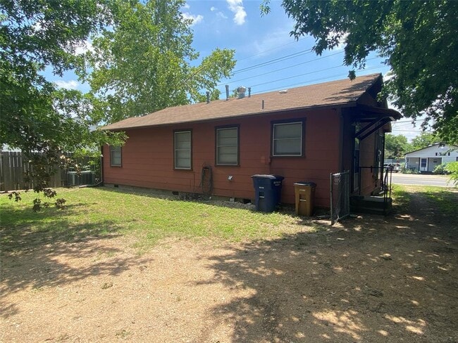Building Photo - 1514 W Koenig Ln