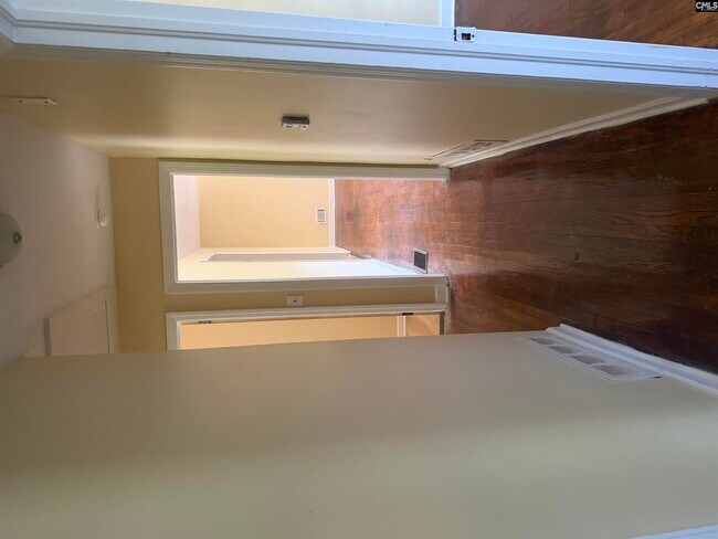 Building Photo - 1111 Standish St