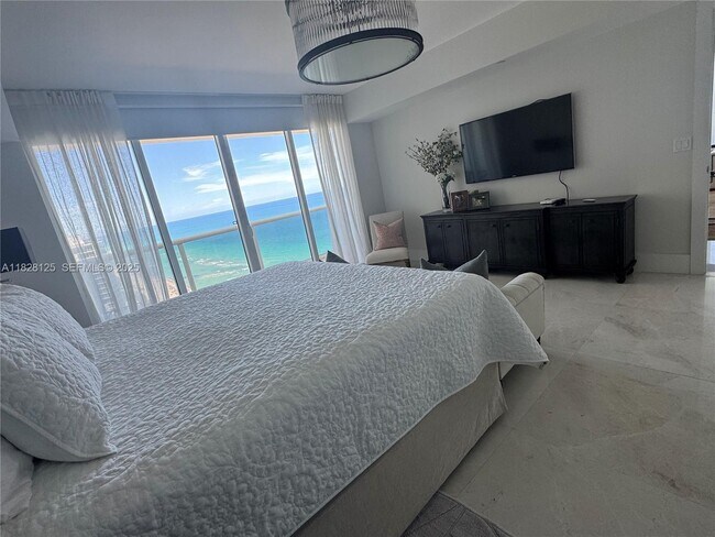 Building Photo - 1830 S Ocean Dr