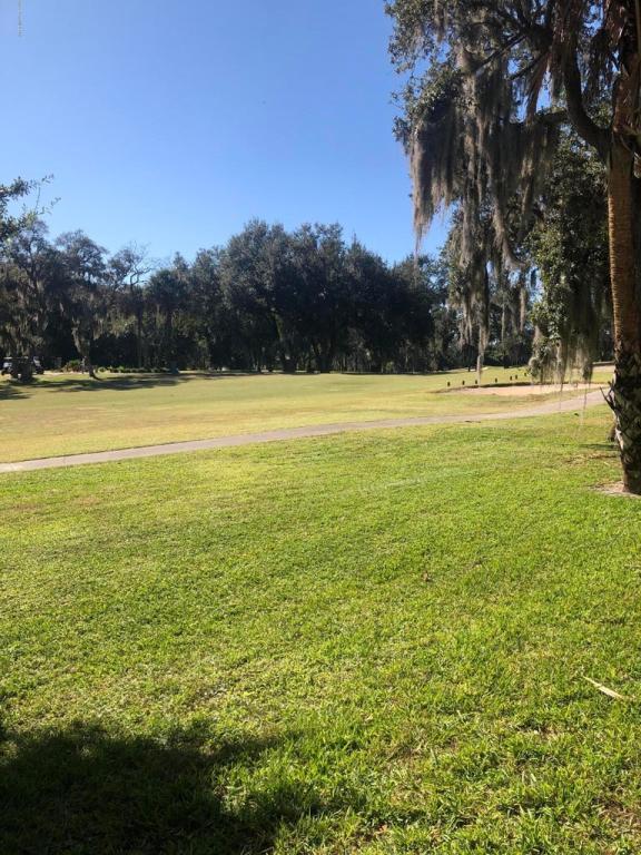 Building Photo - 1209 Country Club Dr