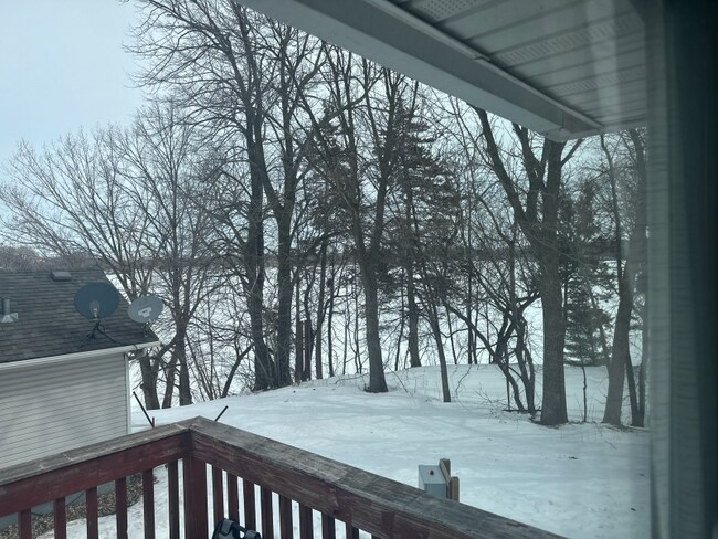 Building Photo - 28662 W Lake Dr