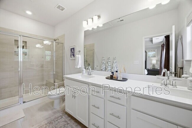 Building Photo - 3008 Oak Landing Dr
