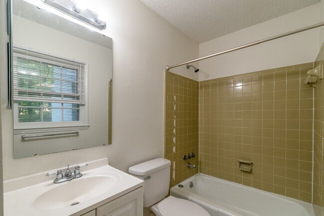 Building Photo - Well maintained ranch home in Charlotte!