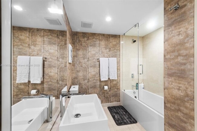 Building Photo - 1000 Brickell Plaza