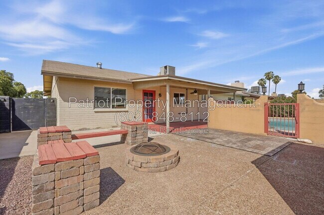 Building Photo - 1275 W Del Rio St
