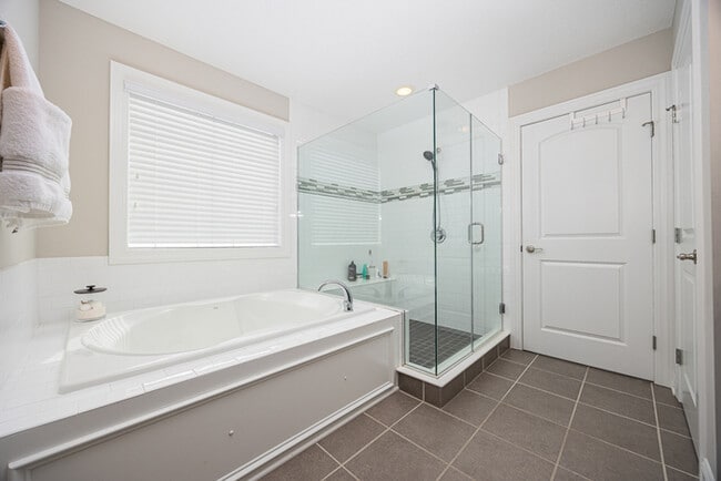 Building Photo - Stunning home in Olentangy schools!