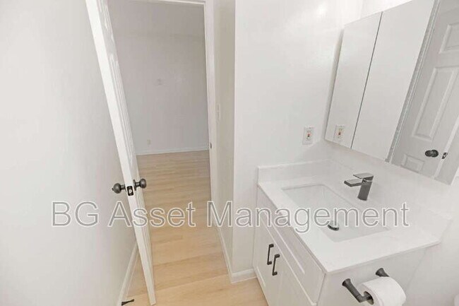 Building Photo - 547 Rodeo Ave