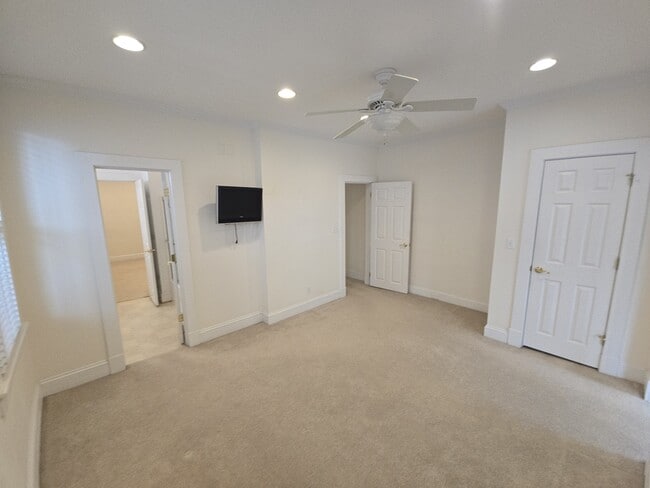 Building Photo - 621 W Princess Anne Rd