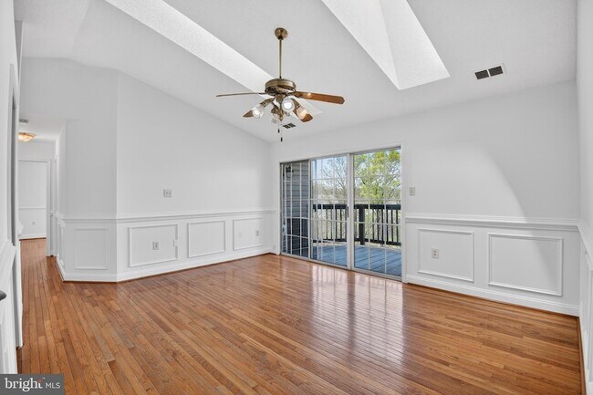 Building Photo - 108-11-111 Timberlake Terrace