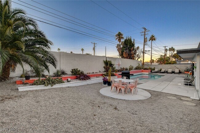 Building Photo - 1558 Aztec Way