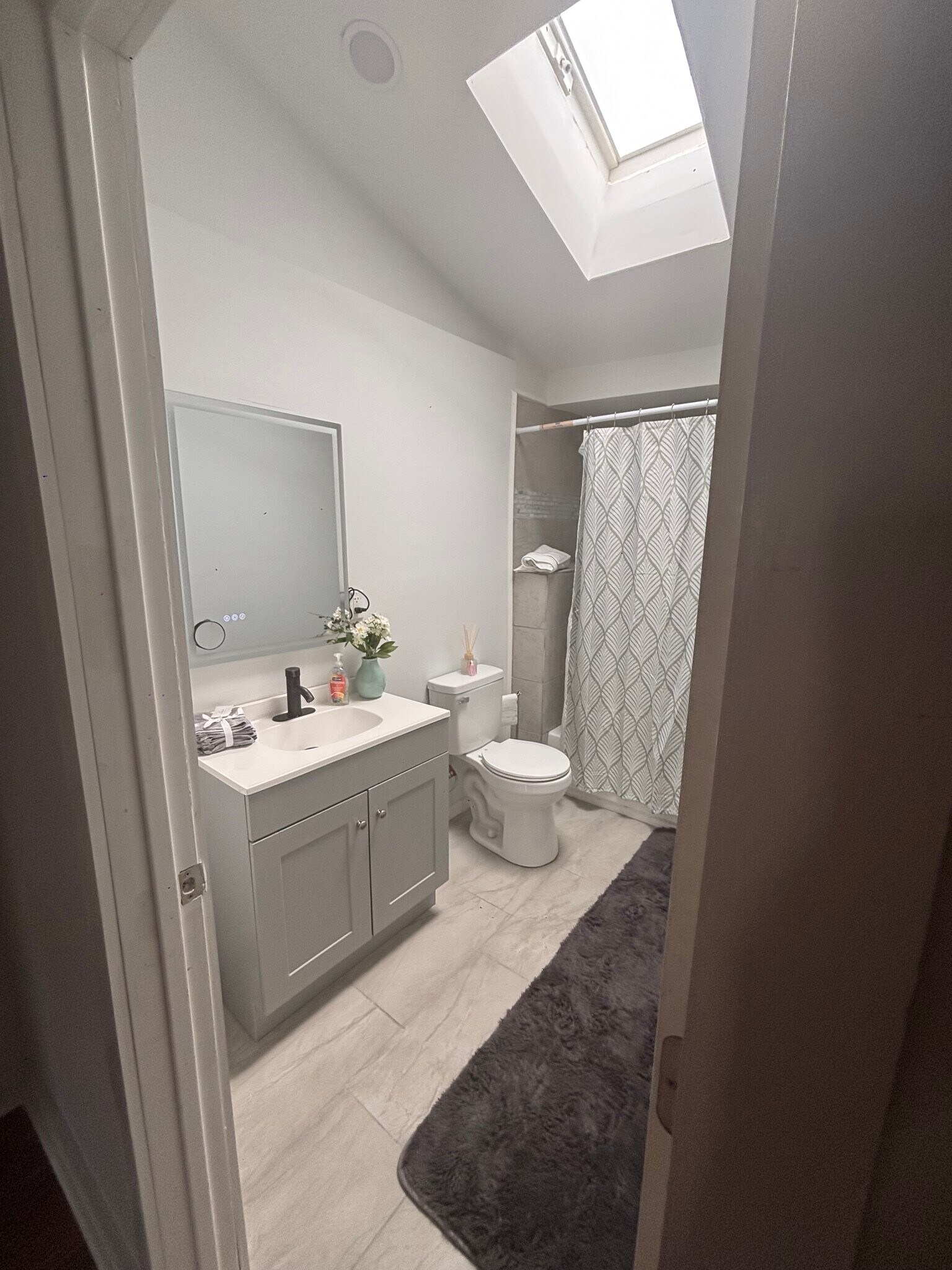 Building Photo - 452 Belgrade St