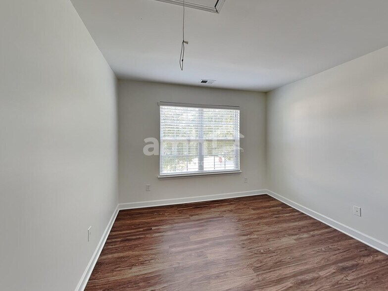 Building Photo - 120 Hawleyville Ln