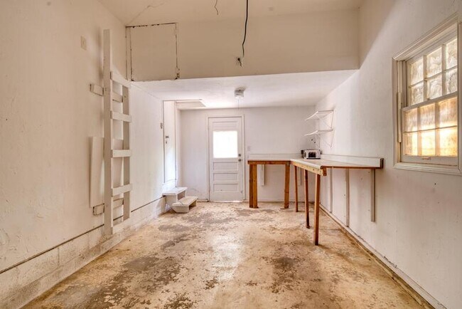 Building Photo - 1722 Mattern Dr